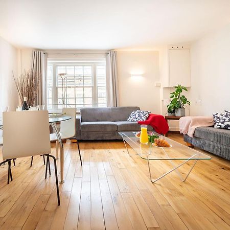 Spacious Apartment With A Balcony In Prime Location In Farringdon Londyn Zewnętrze zdjęcie